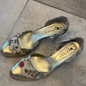 Italian shoes, women’s, size 9 (US), size 40 (European). Matching handbag.